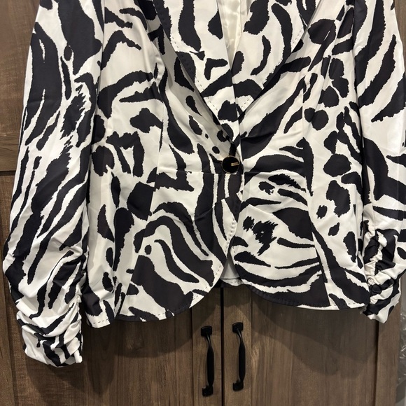 Escada Black and White Zebra Print Blazerr Jacket size 44 .. US 14 - Picture 6 of 11